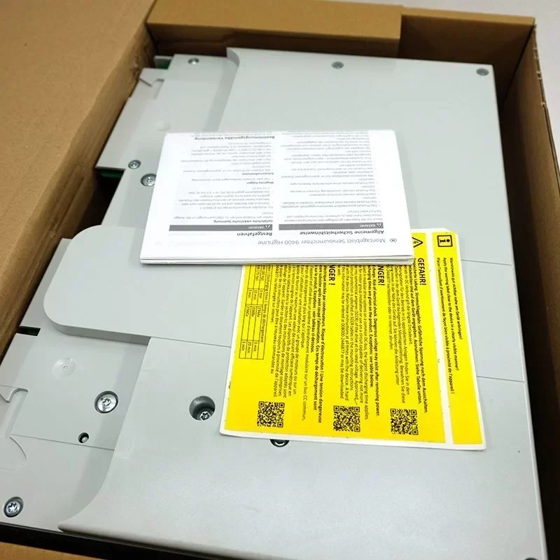 Lenze 9400 Vector Frequency Inverter 0.75KW E94AMHE0324 Servo Drive Lenze 9400 Vector Frequency Inverter 0.75KW E94AMHE0324 Servo Drive
